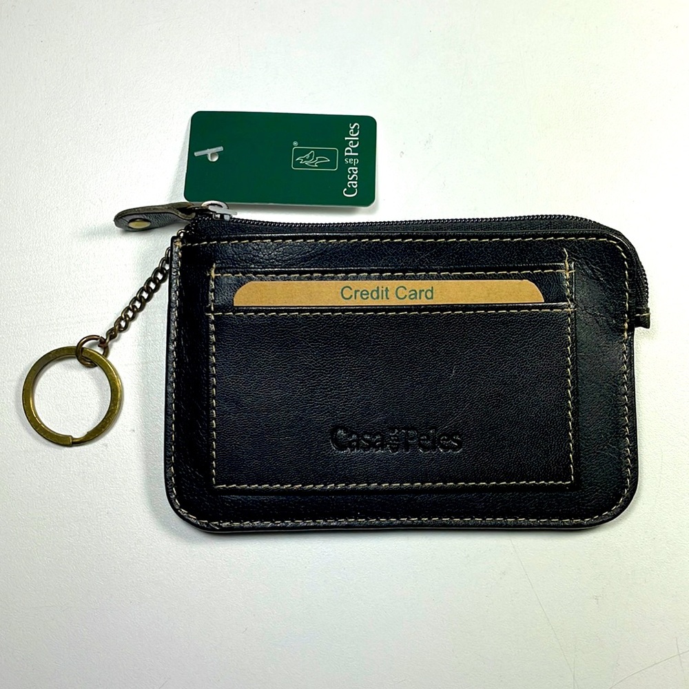 NWT Casa das Peles genuine leather black wallet w/zip coin pkt & keychain- black